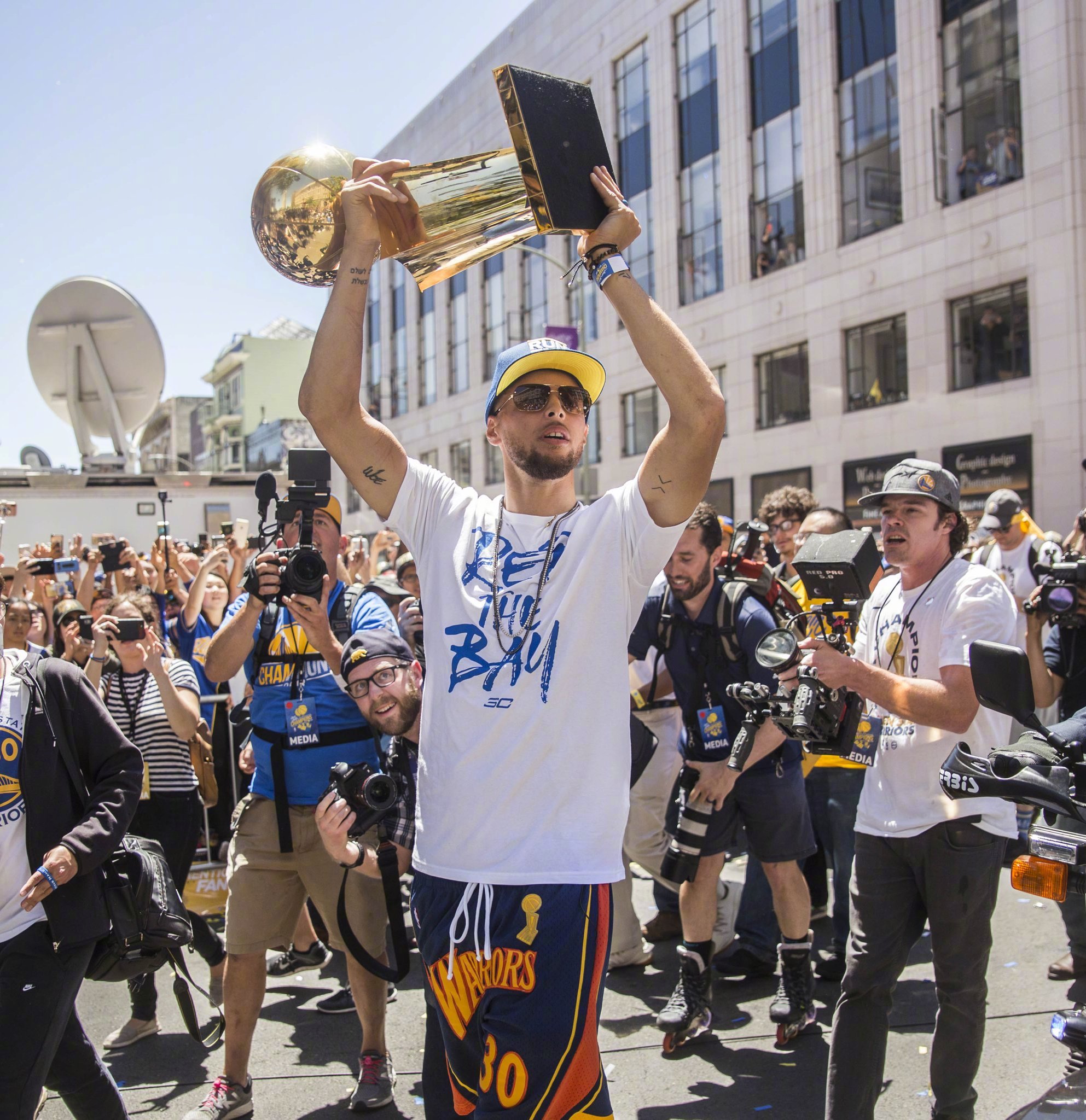 他都显得信 他都显得信