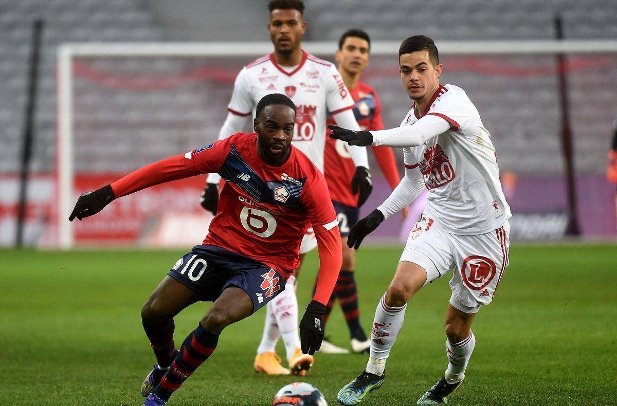 更衣室与竞 更衣室与竞